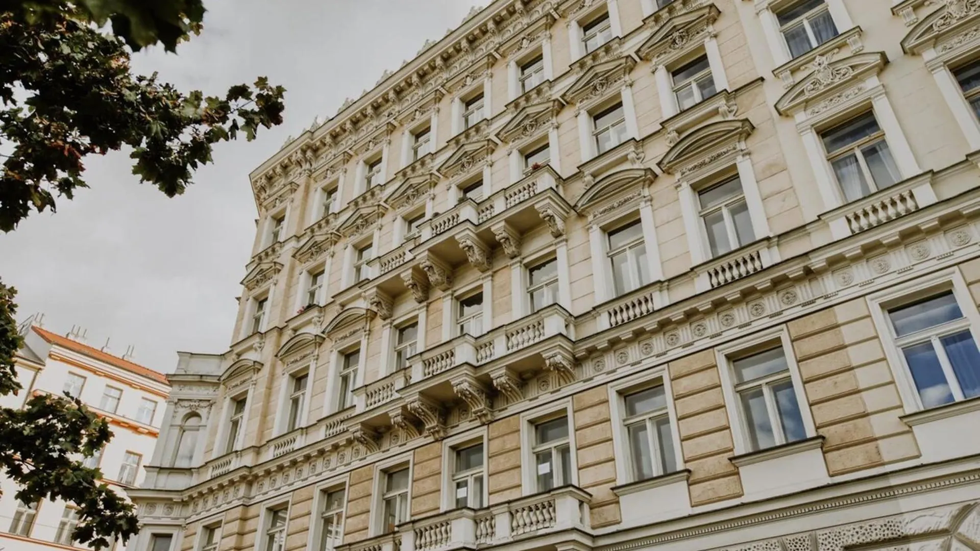 Dream Blue In City Centrewenceslas Sq In Walk Prag